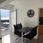 Lejlighed In With Sea View, Balcony, Air Conditioning, Wifi 3492-7 Crikvenica