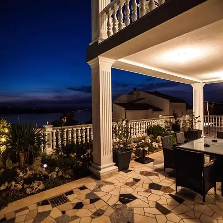 In With Sea View, Balcony, Air Conditioning, Wifi 3492-7 Lejlighed