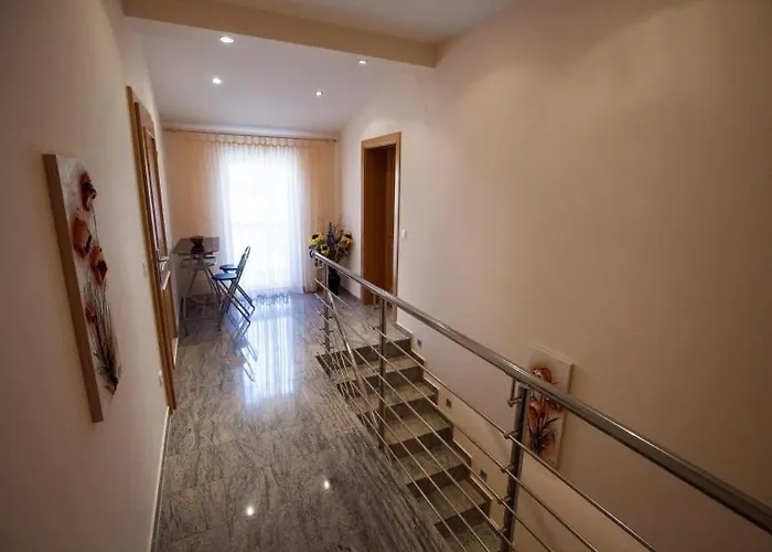 In With Sea View, Balcony, Air Conditioning, Wifi 3492-7 * 茨里克韦尼察