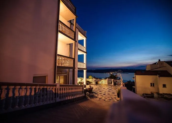 In With Sea View, Balcony, Air Conditioning, Wifi 3492-7 茨里克韦尼察