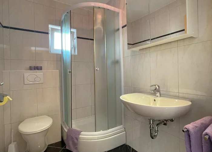 In With Sea View, Balcony, Air Conditioning, Wifi 3492-7 * 茨里克韦尼察